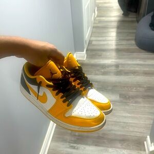 Yellow Black Air Jordan 💛